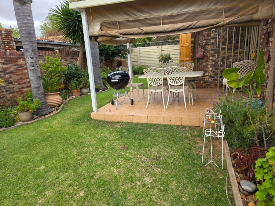 2 Bedroom Property for Sale in Langenhovenpark Free State
